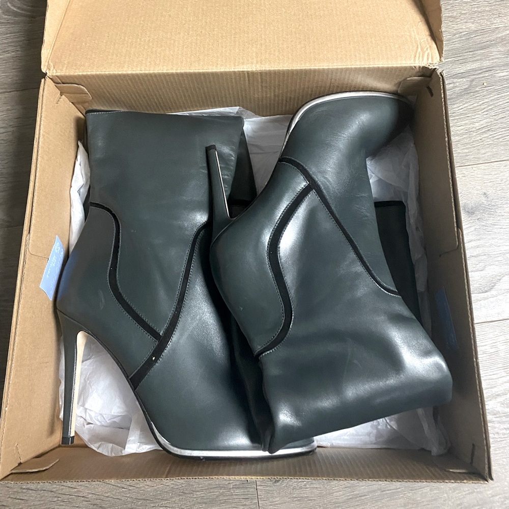 Brand new size 36EU DVF from Nordstrom new with tags in box retail $400.00